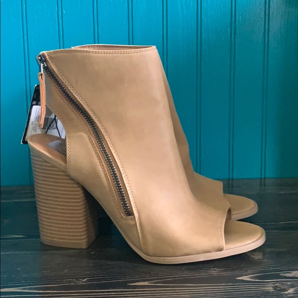 DV by Dolce Vita Women’s Bootie Sandals. New.
